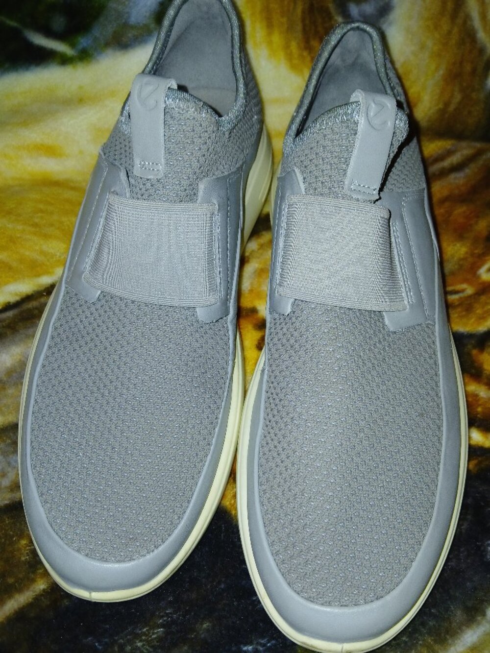 Ecco Soft 7 Runner Women's Slip On Sneaker Size 10 Per-Owned in Great Condition